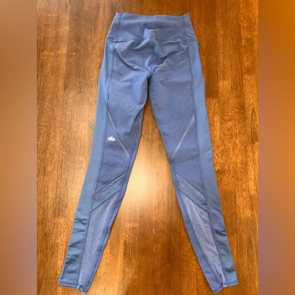 Alo Yogy High Waist Epic Legging in light Blue . Size XS